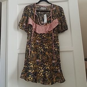 UO Sinclair Floral Puff Dress 💫🌻🌼🌸